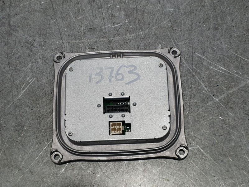 Recambio de centralita faro para jeep cherokee kl longitude referencia OEM IAM 130732948901  