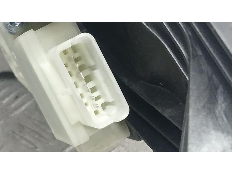 Recambio de elevalunas trasero derecho para renault clio v techno referencia OEM IAM 827209773R ELECTRICO 6 PINS 