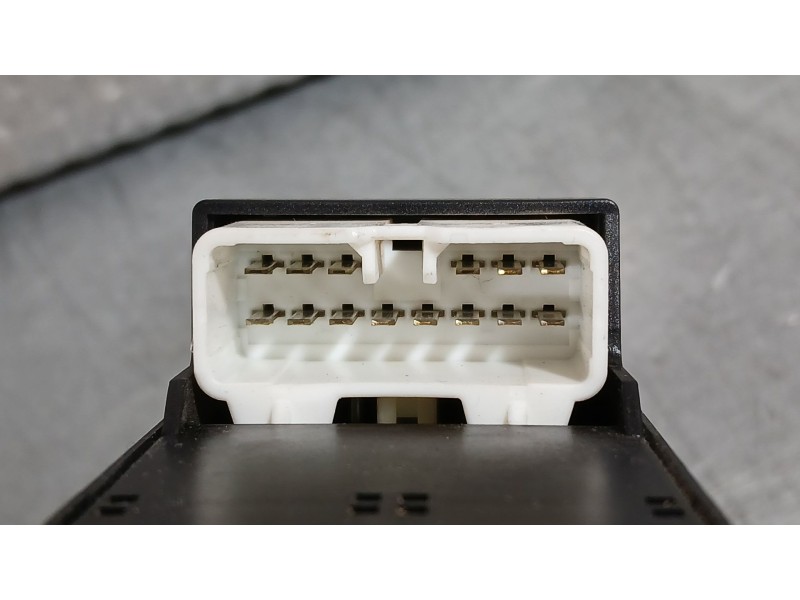 Recambio de mando elevalunas delantero izquierdo para hyundai accent ii (lc) 1.3 referencia OEM IAM 9357025120YN  620W10270