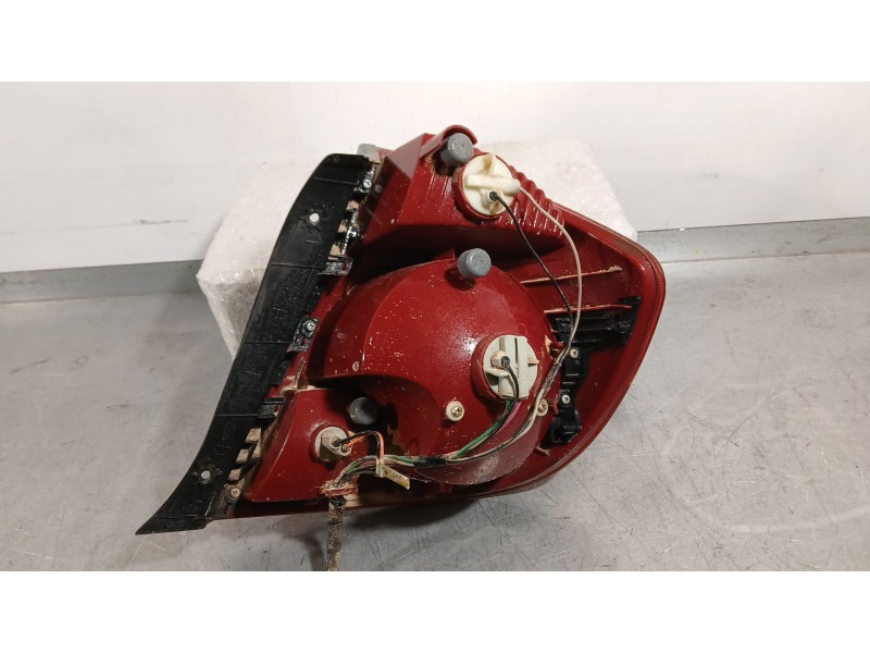 Recambio de piloto trasero izquierdo para hyundai accent ii (lc) 1.3 referencia OEM IAM 9240125220  
