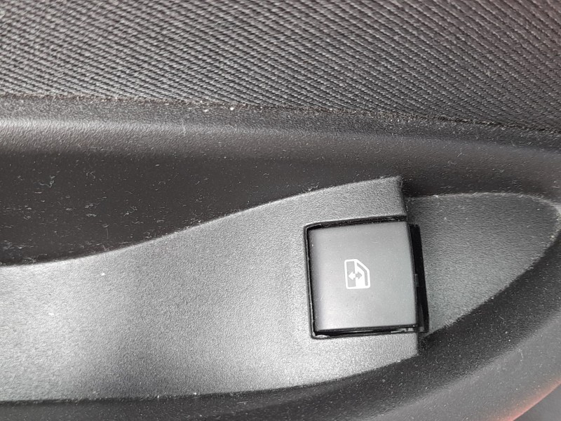 Recambio de mando elevalunas trasero izquierdo para opel astra k (b16) 1.2 turbo (68) referencia OEM IAM 13408452  