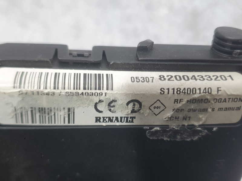 Recambio de caja reles / fusibles para renault megane ii (bm0/1_, cm0/1_) 1.4 16v (bm0b, cm0b) referencia OEM IAM 8200433201  