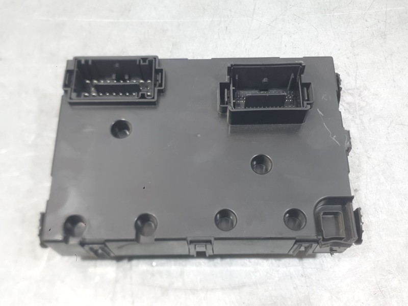 Recambio de caja reles / fusibles para fiat tipo station wagon (356_, 357_) 1.5 t4 hybrid referencia OEM IAM 521709660  