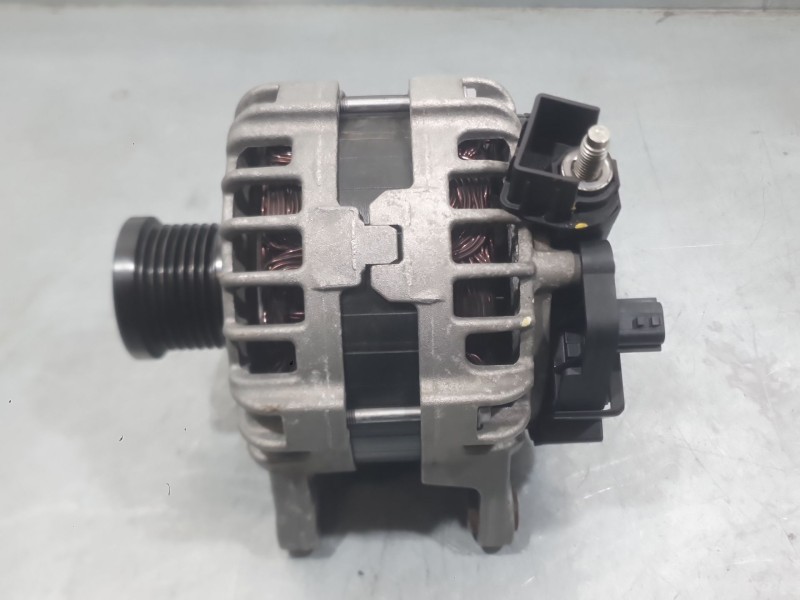 Recambio de alternador para dacia sandero iii 1.0 tce 90 referencia OEM IAM 231002175R  VERE8411