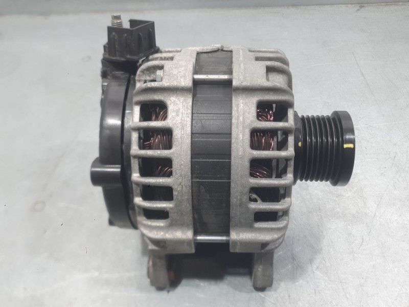 Recambio de alternador para dacia sandero iii 1.0 tce 90 referencia OEM IAM 231002175R  VERE8411