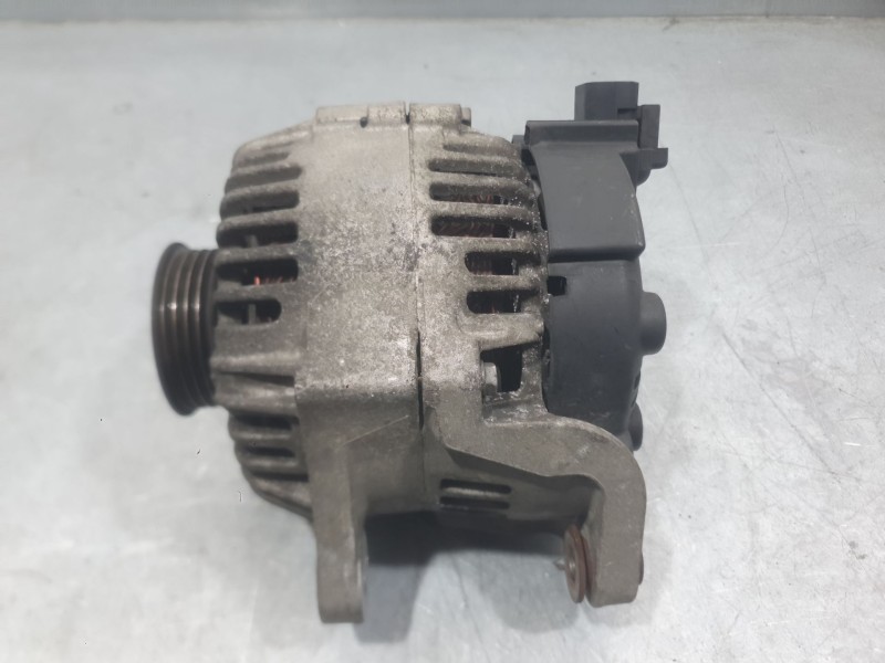 Recambio de alternador para nissan micra iii (k12) 1.2 16v referencia OEM IAM 23100AX600 2542694B VALEO