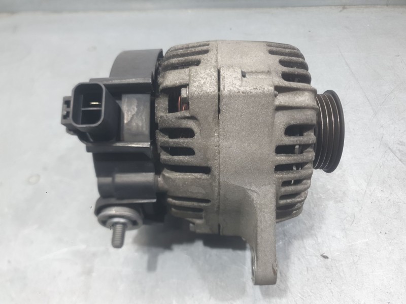 Recambio de alternador para nissan micra iii (k12) 1.2 16v referencia OEM IAM 23100AX600 2542694B VALEO