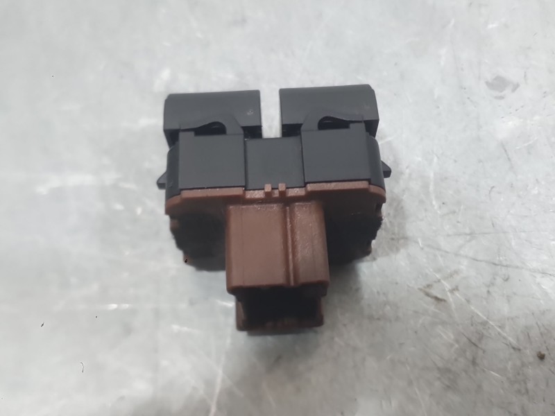 Recambio de mando elevalunas delantero izquierdo para dacia sandero iii 1.0 tce 90 referencia OEM IAM 254113300R TRASERO 2542912
