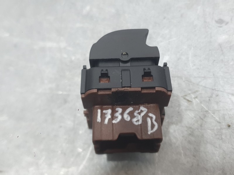 Recambio de mando elevalunas delantero izquierdo para dacia sandero iii 1.0 tce 90 referencia OEM IAM 254113300R TRASERO 2542912
