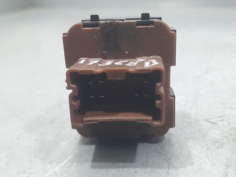 Recambio de mando elevalunas delantero izquierdo para dacia sandero iii 1.0 tce 90 referencia OEM IAM 254113300R TRASERO 2542912