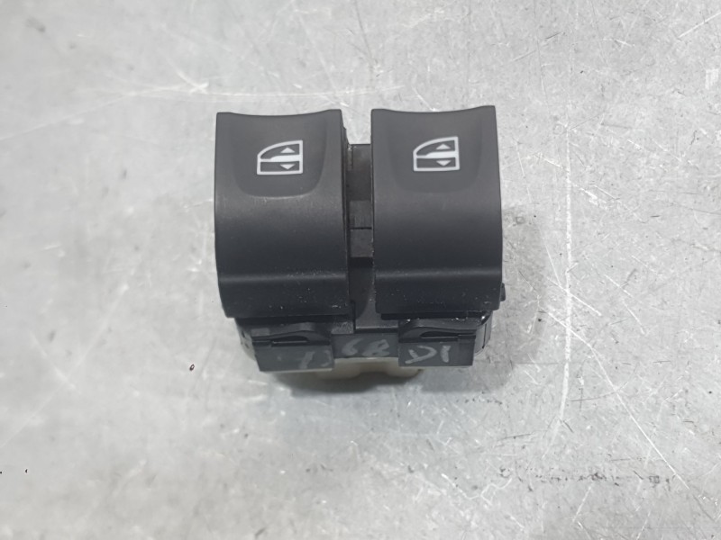 Recambio de mando elevalunas delantero izquierdo para dacia sandero iii 1.0 tce 90 referencia OEM IAM 254112588R DELANTERO 