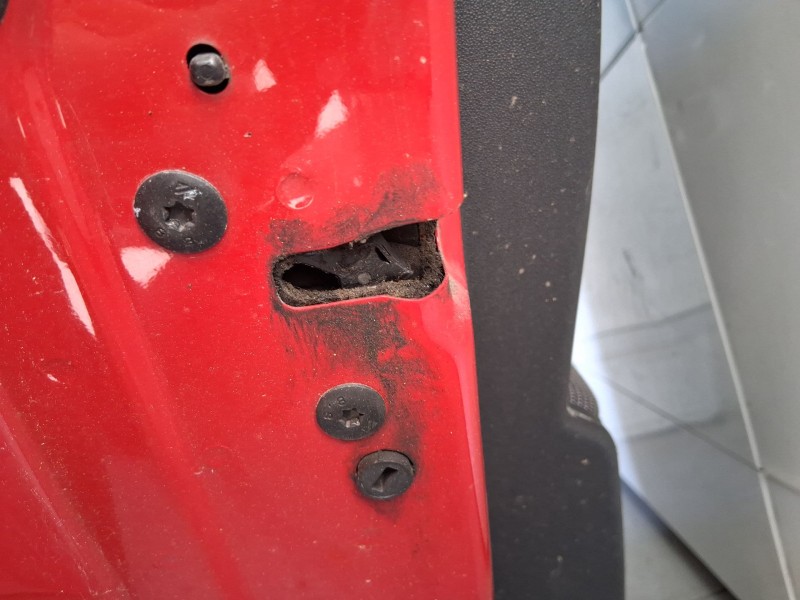 Recambio de cerradura puerta trasera izquierda para citroën c4 cactus 1.2 vti 82 referencia OEM IAM 9819038980  