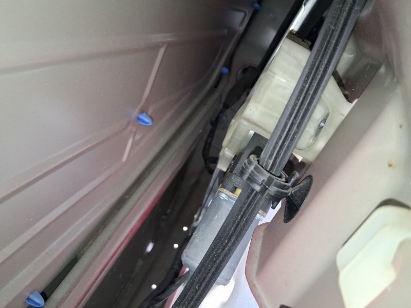 Recambio de elevalunas delantero izquierdo para citroën c4 cactus 1.2 vti 82 referencia OEM IAM 9810287780  