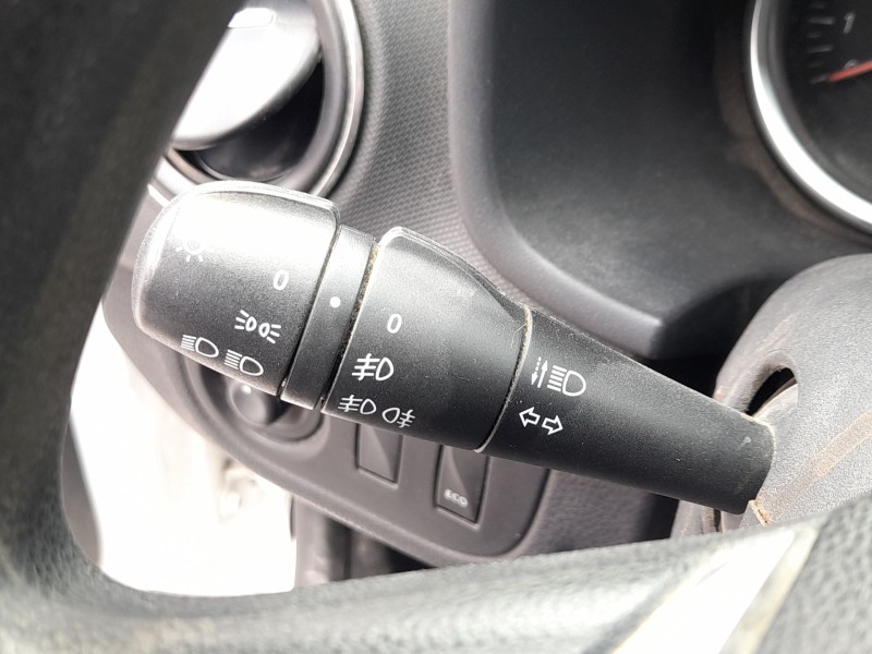 Recambio de mando luces y limpia para dacia logan ii tce 90 lpg referencia OEM IAM 255401303R  8201168008