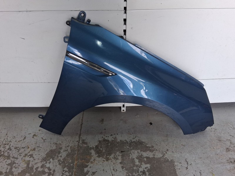 Recambio de aleta delantera derecha para renault megane iv hatchback (b9a/m/n_) 1.2 tce 130 (b9mr) referencia OEM IAM 631001203R
