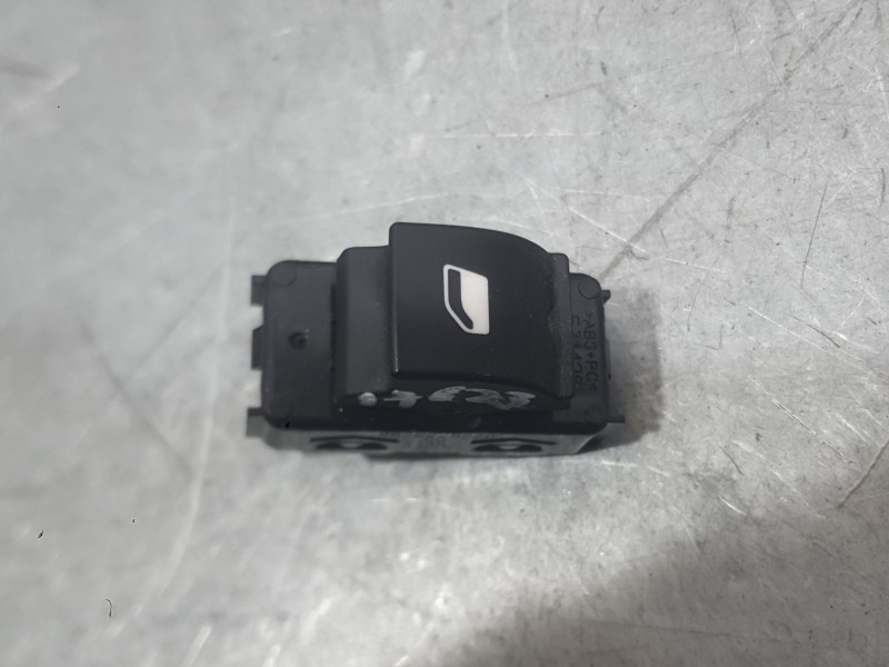Recambio de mando elevalunas delantero derecho para citroën c3 iii (sx) 1.5 bluehdi 100 (sxyhyp, sxyhtu) referencia OEM IAM 9676