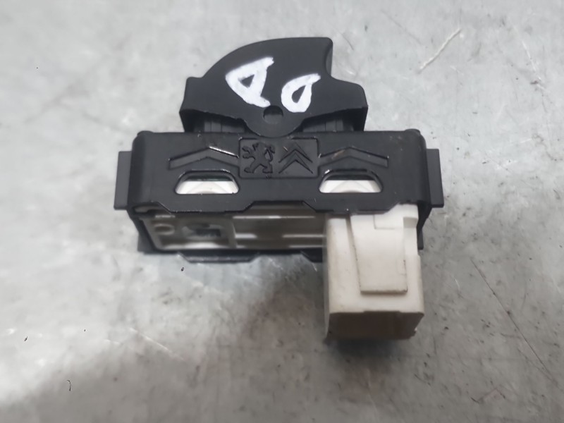 Recambio de mando elevalunas delantero derecho para citroën c3 iii (sx) 1.5 bluehdi 100 (sxyhyp, sxyhtu) referencia OEM IAM 9676