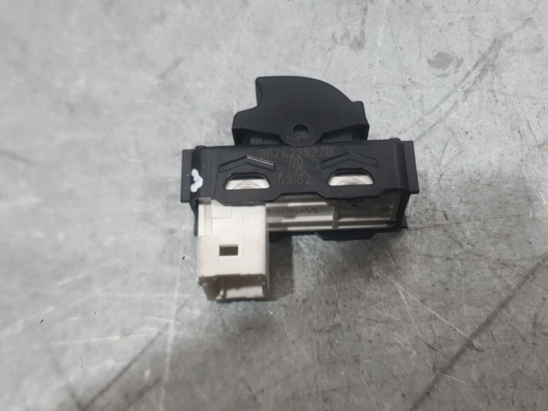 Recambio de mando elevalunas trasero derecho para citroën c3 iii (sx) 1.5 bluehdi 100 (sxyhyp, sxyhtu) referencia OEM IAM 967622