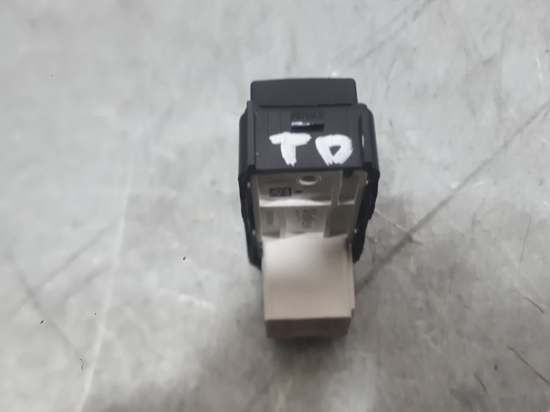 Recambio de mando elevalunas trasero derecho para citroën c3 iii (sx) 1.5 bluehdi 100 (sxyhyp, sxyhtu) referencia OEM IAM 967622