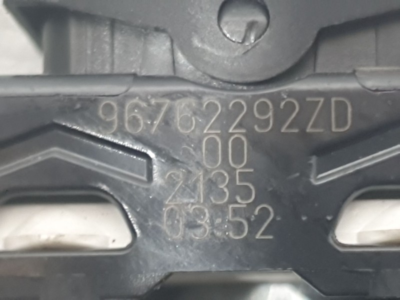 Recambio de mando elevalunas trasero derecho para citroën c3 iii (sx) 1.5 bluehdi 100 (sxyhyp, sxyhtu) referencia OEM IAM 967622