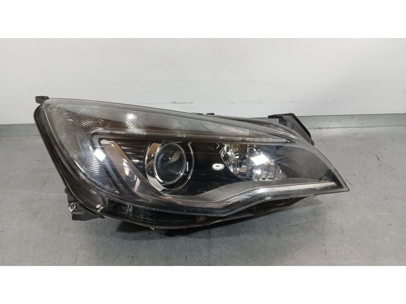 Recambio de faro derecho para opel astra j sports tourer (p10) 1.7 cdti (35) referencia OEM IAM 13253651 LLEVA KIT PATAS DE REPA