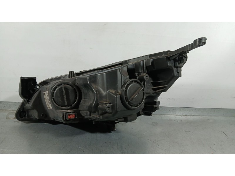 Recambio de faro derecho para opel astra j sports tourer (p10) 1.7 cdti (35) referencia OEM IAM 13253651 LLEVA KIT PATAS DE REPA