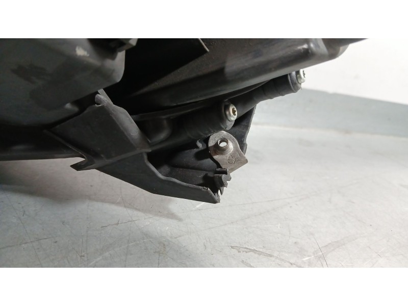 Recambio de faro derecho para opel astra j sports tourer (p10) 1.7 cdti (35) referencia OEM IAM 13253651 LLEVA KIT PATAS DE REPA
