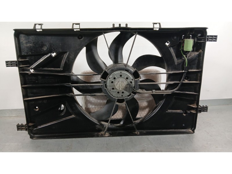 Recambio de electroventilador para opel astra j sports tourer (p10) 1.7 cdti (35) referencia OEM IAM 52430903 BOSCH 3135104038