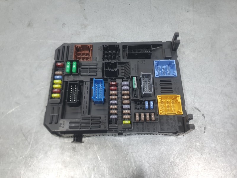 Recambio de caja reles / fusibles para citroën c3 iii (sx) 1.5 bluehdi 100 (sxyhyp, sxyhtu) referencia OEM IAM 9830790580 BSI 