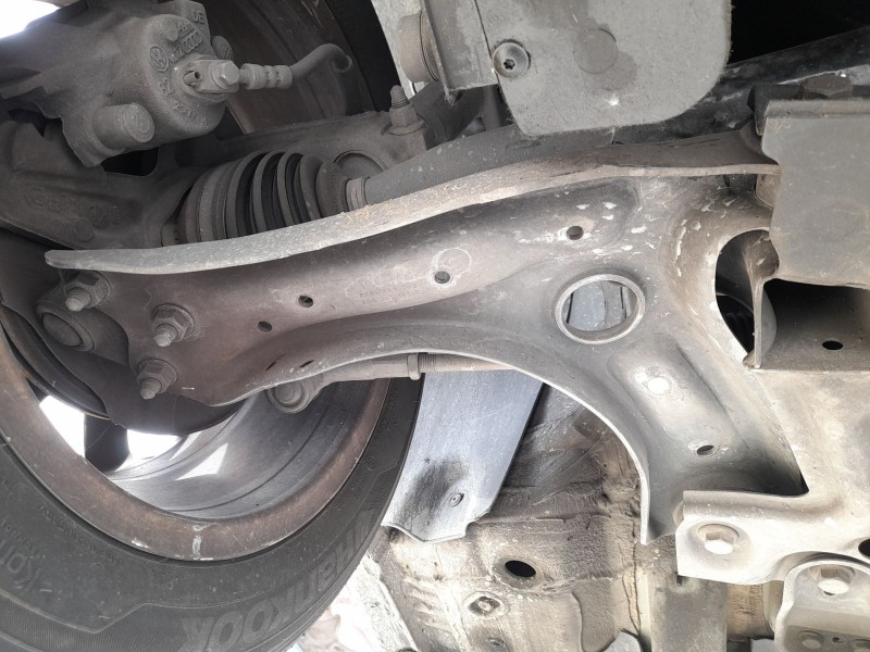 Recambio de brazo suspension inferior delantero derecho para seat ibiza iv (6j5, 6p1) 1.2 tsi referencia OEM IAM 6R0407152F  