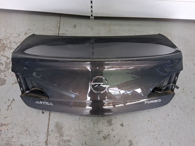 Recambio de tapa maletero para opel astra j sedán 1.4 turbo (69) referencia OEM IAM 13355693  