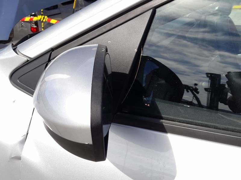Recambio de retrovisor izquierdo para dacia sandero iii 1.0 tce 90 referencia OEM IAM 963020295R  