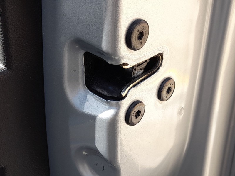Recambio de cerradura puerta delantera derecha para dacia sandero iii 1.0 tce 90 referencia OEM IAM 805023900R  