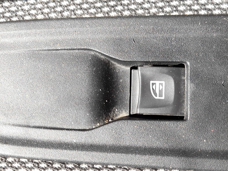 Recambio de mando elevalunas delantero derecho para dacia sandero iii 1.0 tce 90 referencia OEM IAM 254118044R  