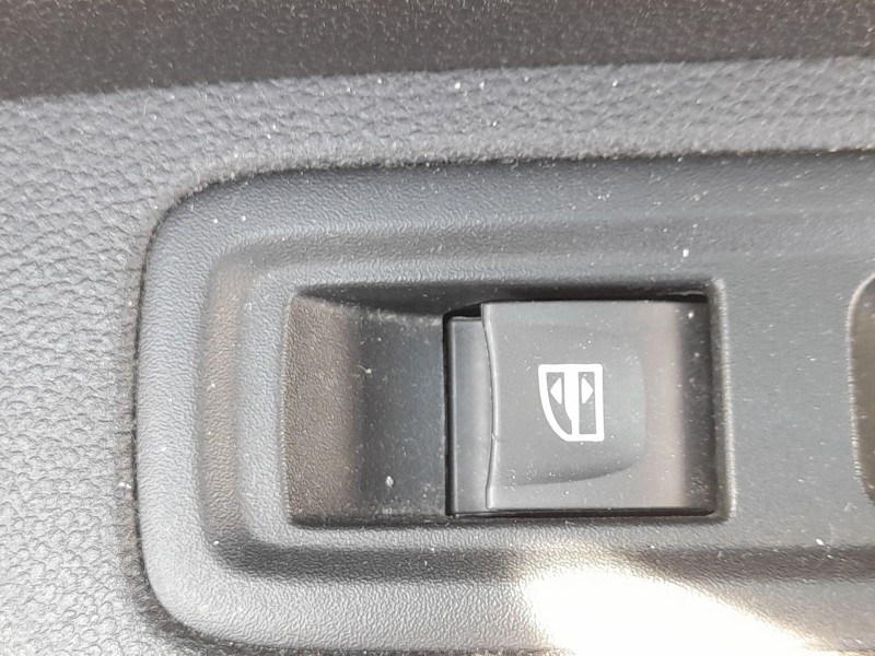 Recambio de mando elevalunas trasero derecho para dacia sandero iii 1.0 tce 90 referencia OEM IAM 254013145R  