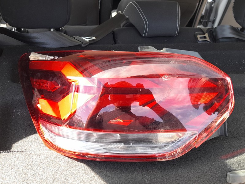 Recambio de piloto trasero izquierdo para dacia sandero iii 1.0 tce 90 referencia OEM IAM 265557573R  