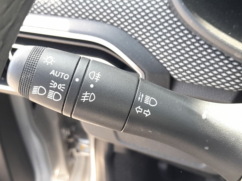 Recambio de mando luces y limpia para dacia sandero iii 1.0 tce 90 referencia OEM IAM 255670975R  