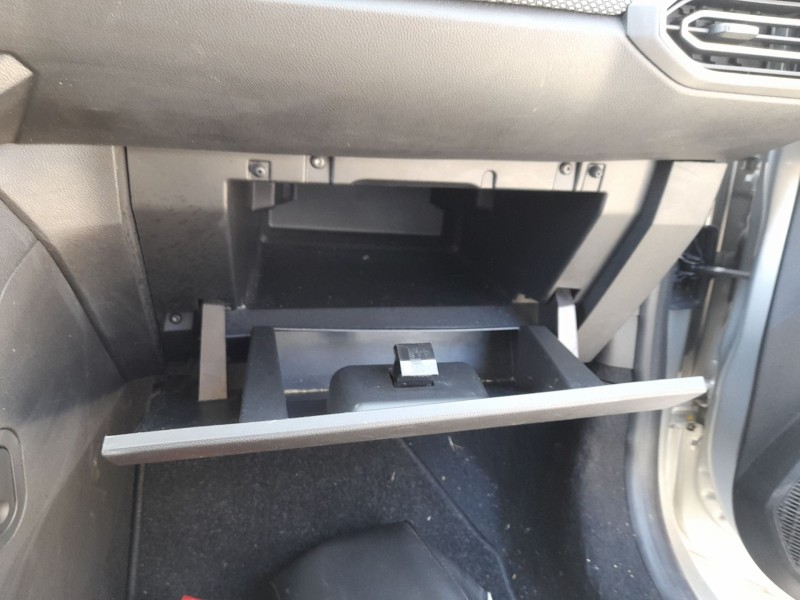 Recambio de guantera para dacia sandero iii 1.0 tce 90 referencia OEM IAM 682523993R  