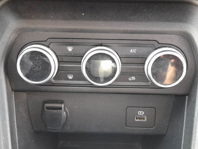 Recambio de mando climatizador para dacia sandero iii 1.0 tce 90 referencia OEM IAM   