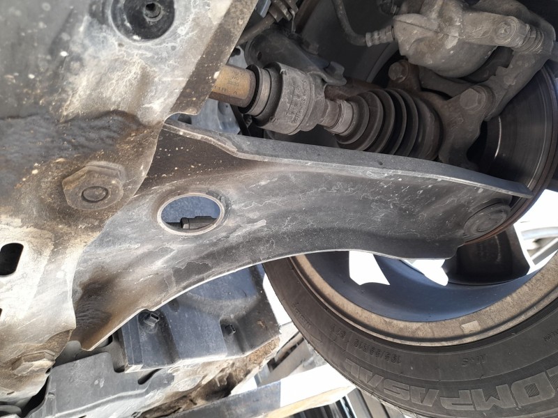 Recambio de brazo suspension inferior delantero izquierdo para dacia sandero iii 1.0 tce 90 referencia OEM IAM 545010278R  
