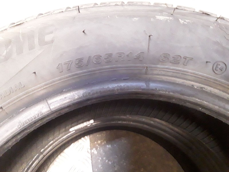 Recambio de neumatico pareja para neumaticos reutilizados - referencia OEM IAM 175651482T BRIDGESTONE 175/65/14/82T