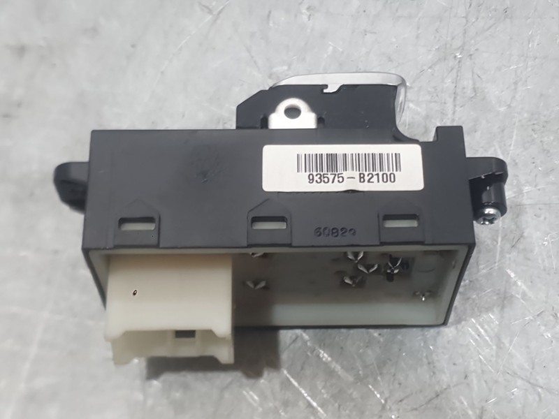 Recambio de mando elevalunas delantero derecho para kia soul ii (ps) 1.6 gdi referencia OEM IAM 93575B2100  