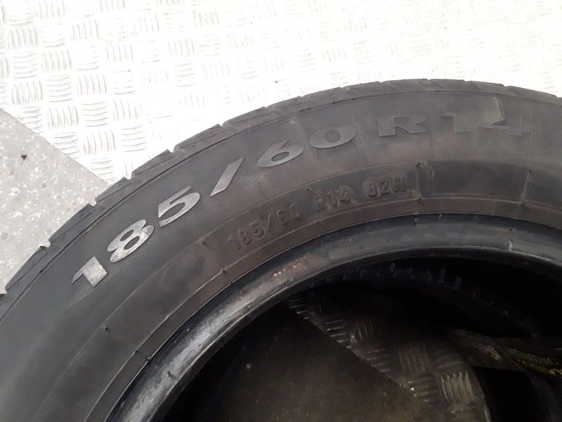 Recambio de neumatico pareja para neumaticos reutilizados - referencia OEM IAM 185601482H PIRELLI 185/60/14/82H