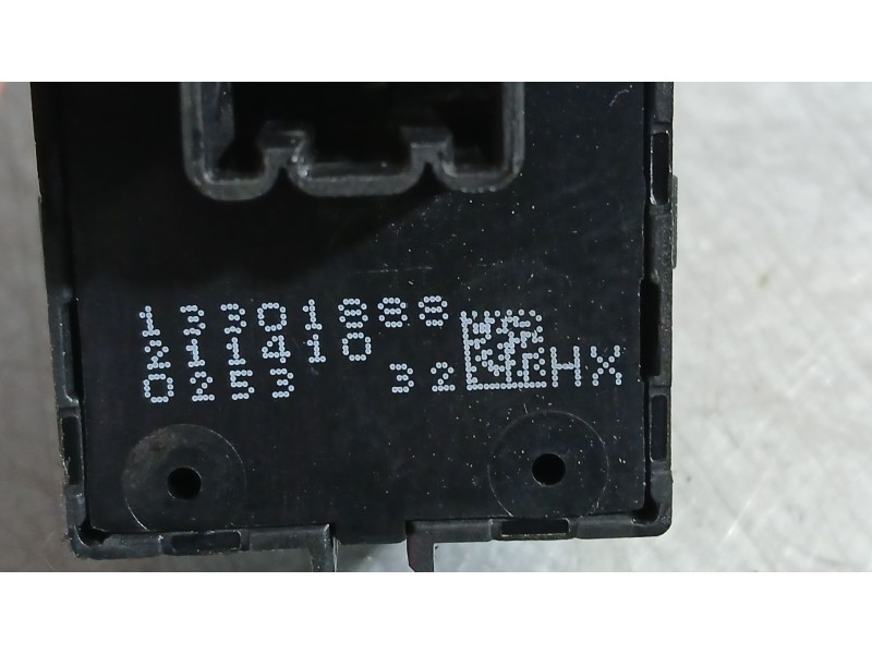 Recambio de mando elevalunas trasero derecho para opel astra j sports tourer (p10) 1.7 cdti (35) referencia OEM IAM 13301888  