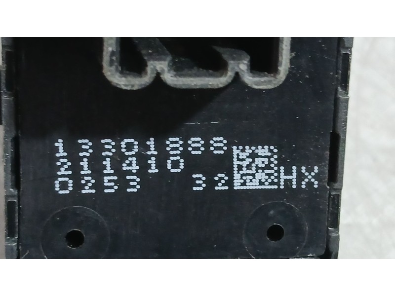 Recambio de mando elevalunas trasero izquierdo para opel astra j sports tourer (p10) 1.7 cdti (35) referencia OEM IAM 13301888  