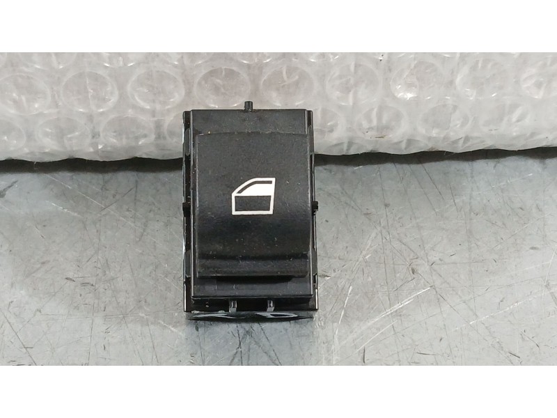 Recambio de mando elevalunas trasero derecho para bmw 2 active tourer (f45) 216 d referencia OEM IAM 61319208107  