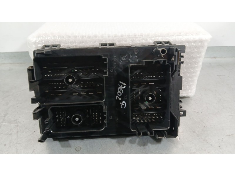 Recambio de caja reles / fusibles para opel astra j sports tourer (p10) 1.7 cdti (35) referencia OEM IAM 13318785  1110035AB