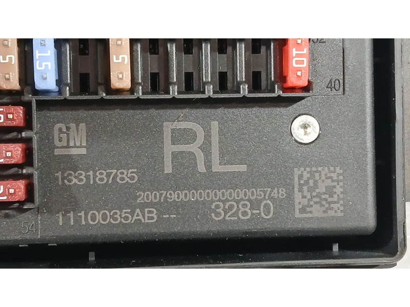 Recambio de caja reles / fusibles para opel astra j sports tourer (p10) 1.7 cdti (35) referencia OEM IAM 13318785  1110035AB