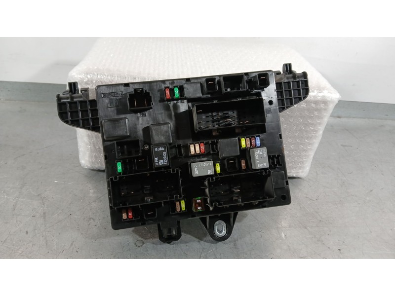 Recambio de caja reles / fusibles para opel astra j sports tourer (p10) 1.7 cdti (35) referencia OEM IAM 13302301  365967371