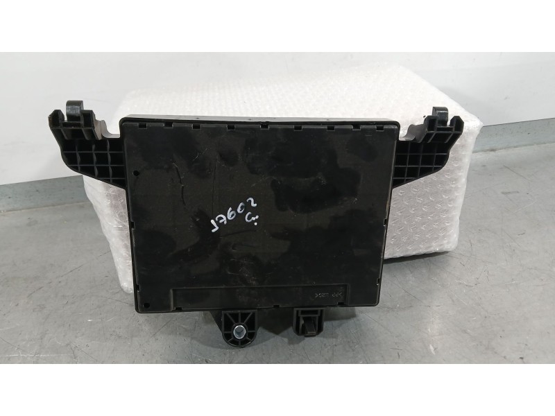 Recambio de caja reles / fusibles para opel astra j sports tourer (p10) 1.7 cdti (35) referencia OEM IAM 13302301  365967371
